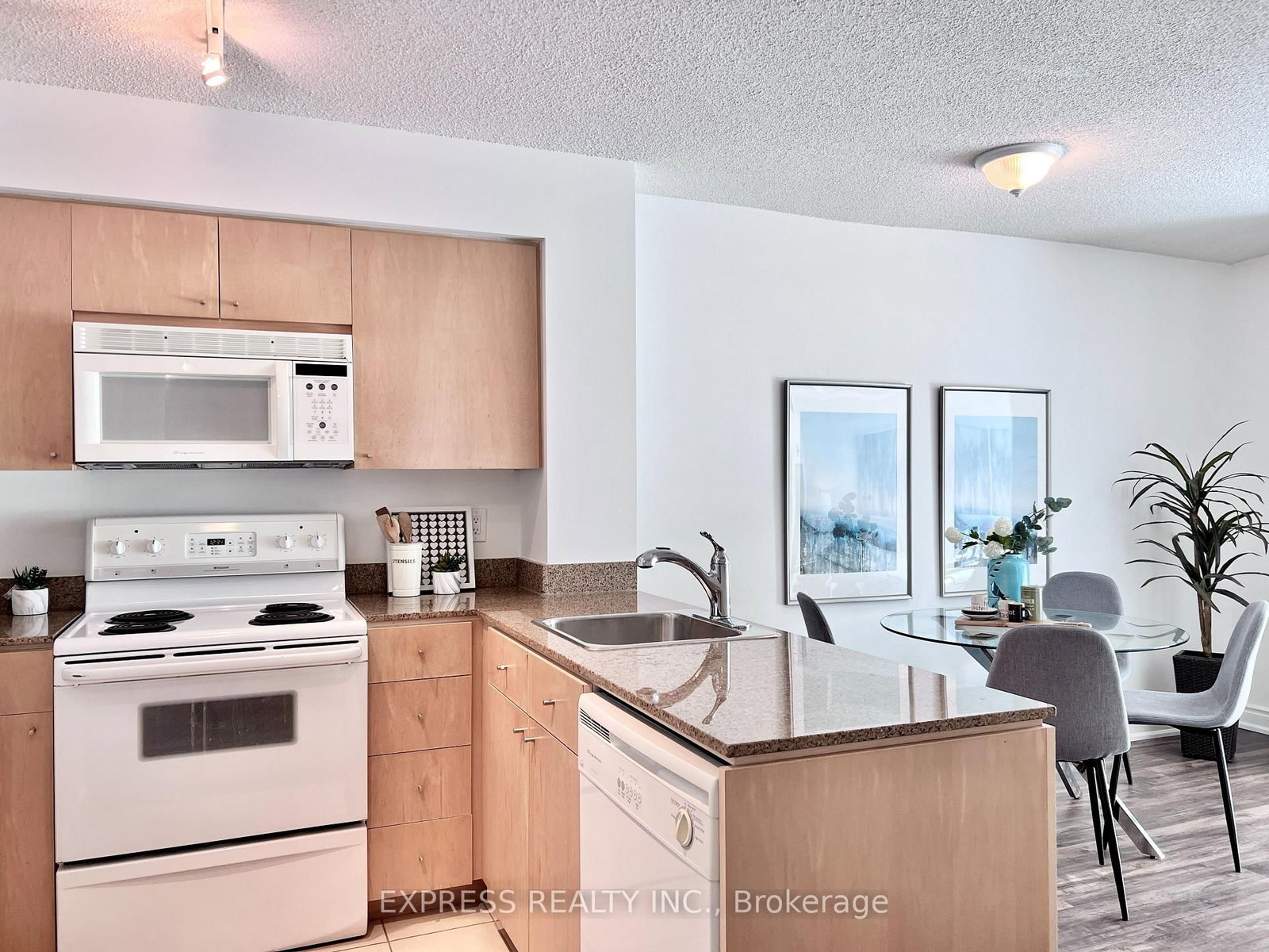 361 Front Street W • #512 • Toronto, ON photo 3