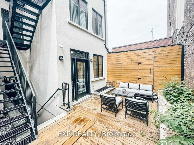 271 Ontario St photo 2