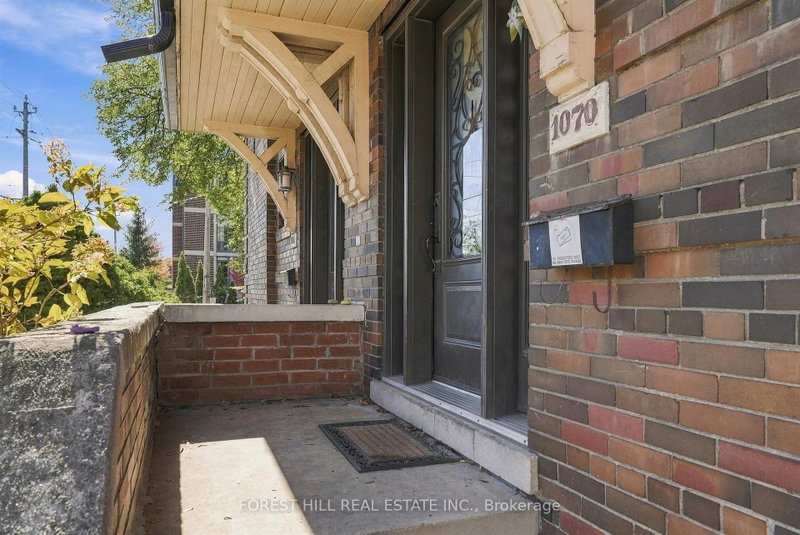 1070 Avenue Rd photo 3
