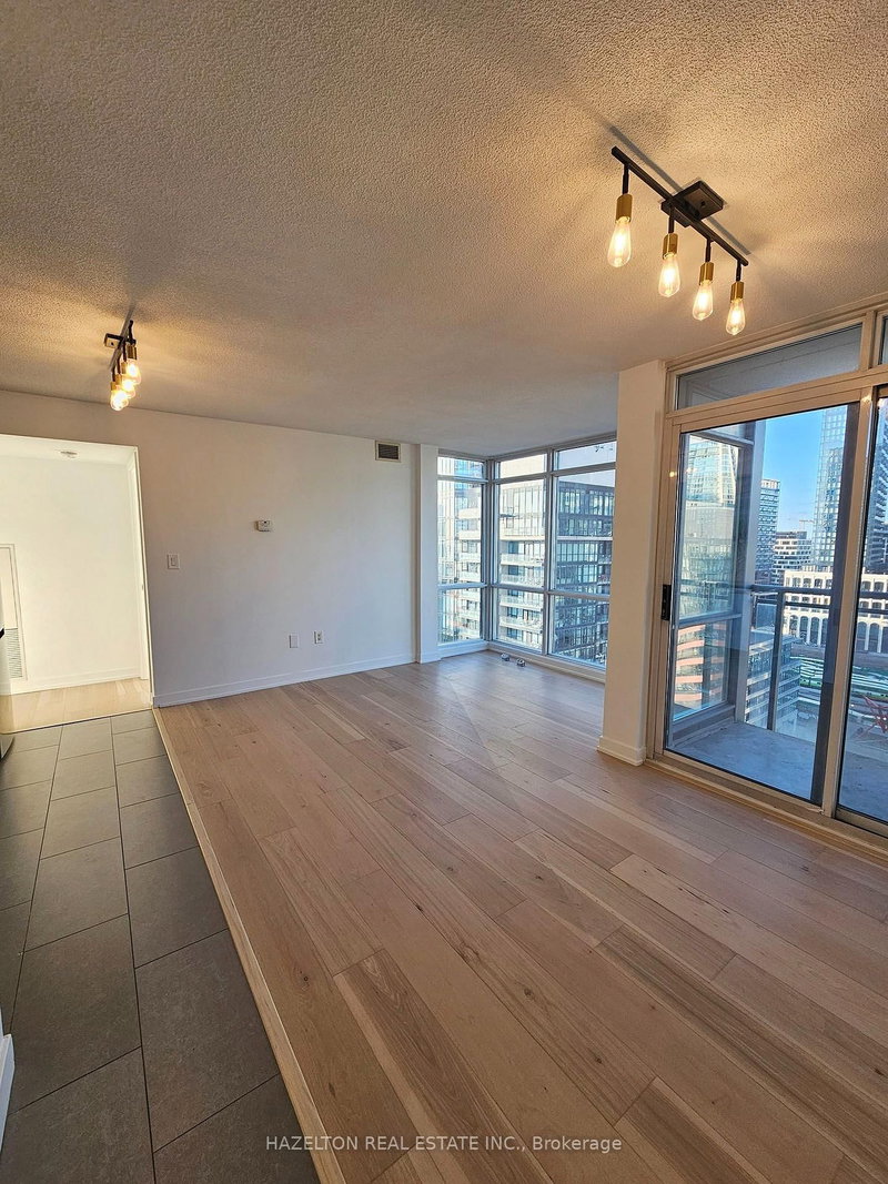 15 Fort York Blvd photo 2