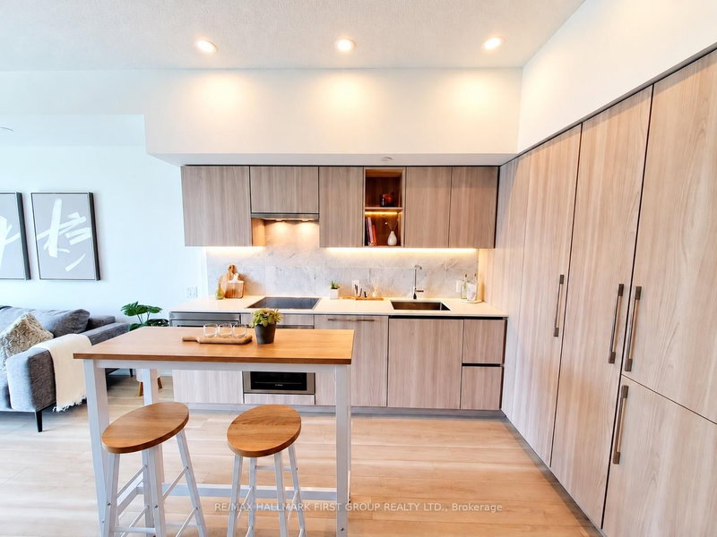 2701 - 19 Bathurst Street