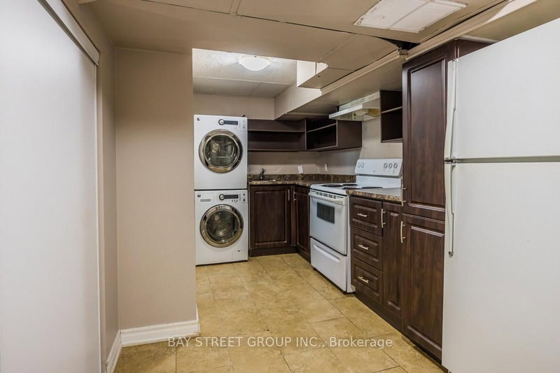12 Craigmore Cres photo 4