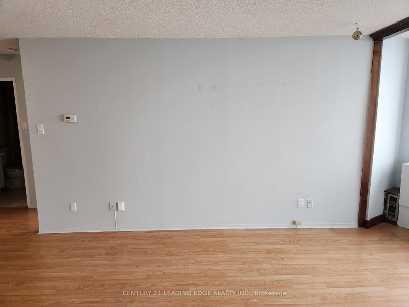 260 Queens Quay W photo 4