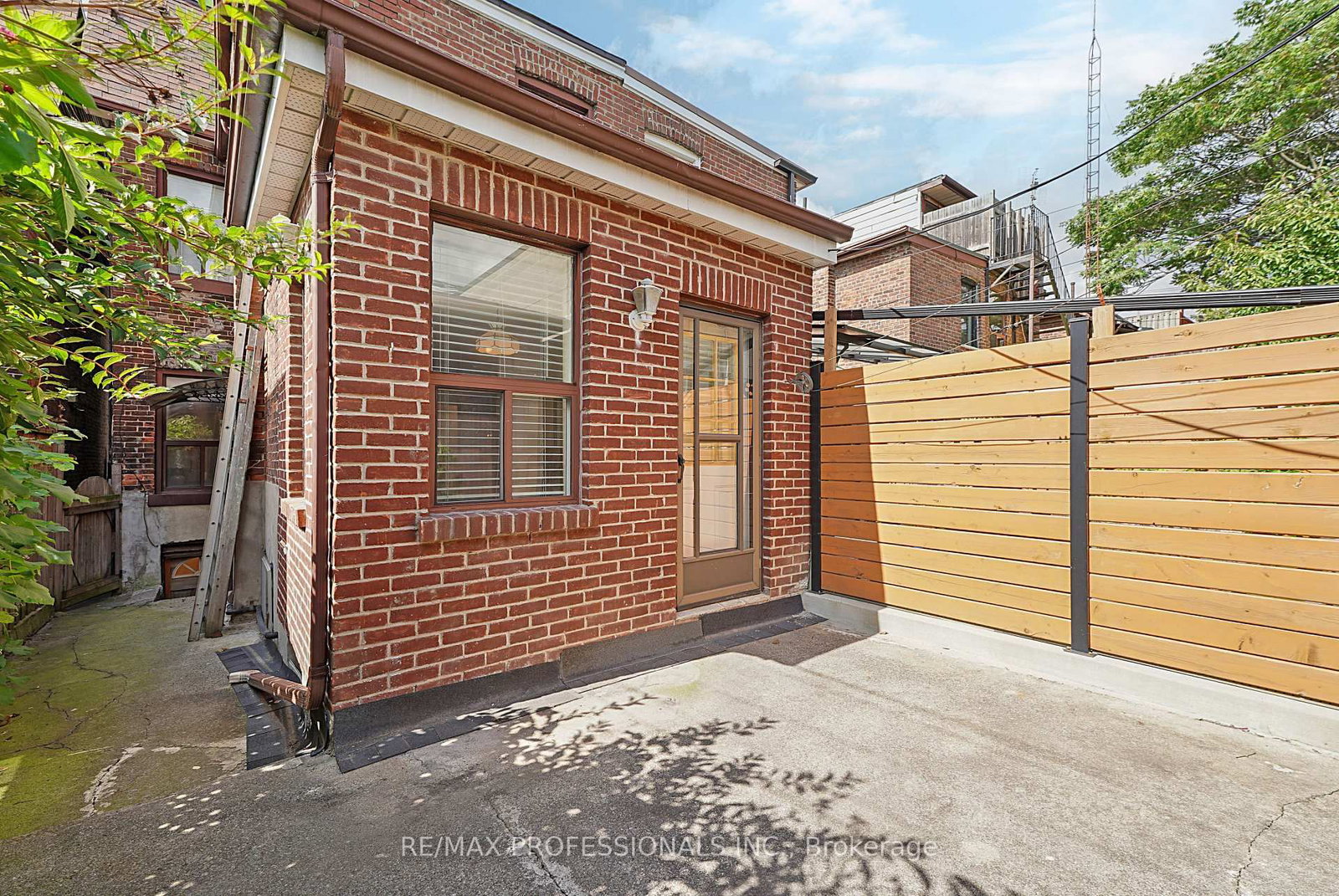 227 Montrose Avenue • Toronto, ON photo 45