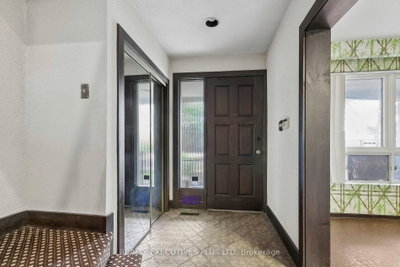 12 Mandel Crescent, Toronto, ON, photo 3