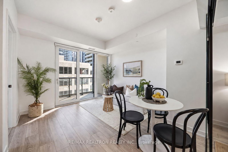 108 Peter St photo 5