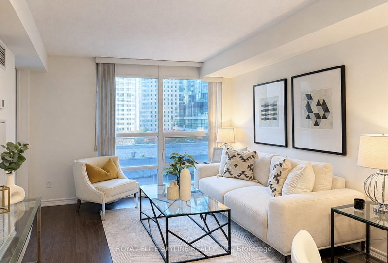 403 - 761 Bay Street