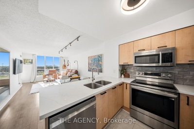 809-51 Harrison Garden Boulevard, Toronto, ON, photo 4