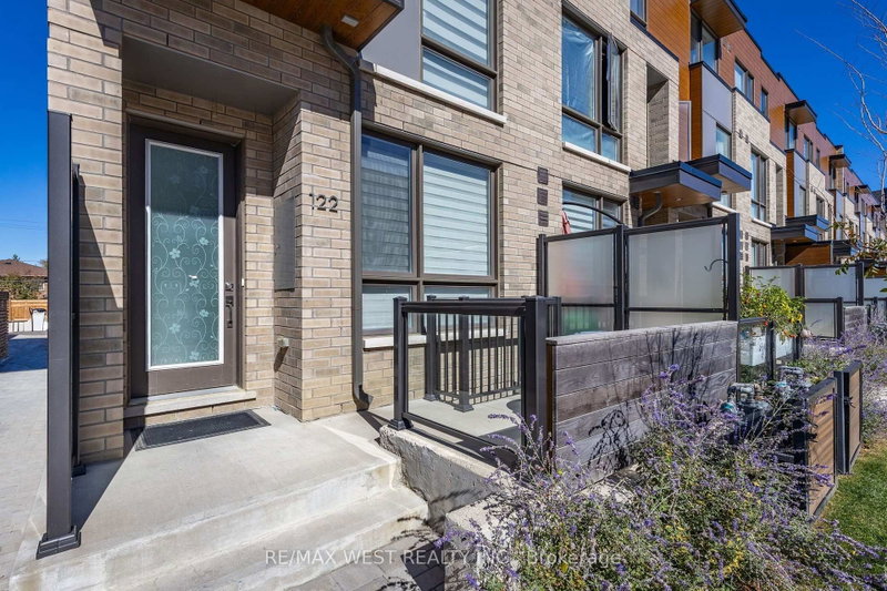 122 Green Gardens Blvd photo 3