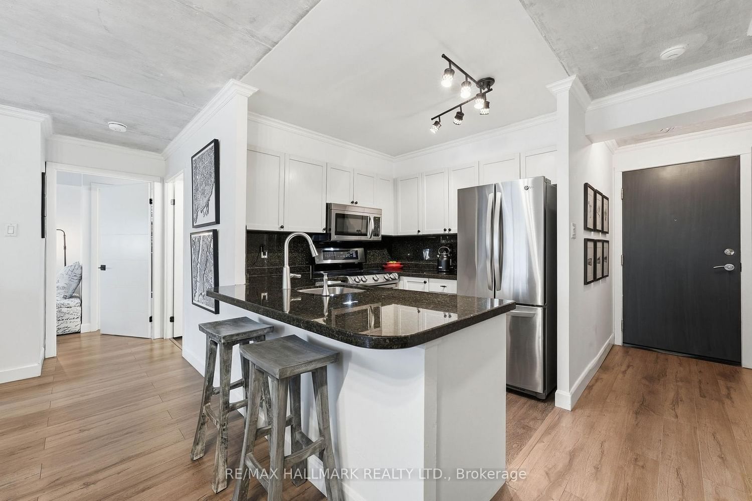 600 Queens Quay W, Unit 705