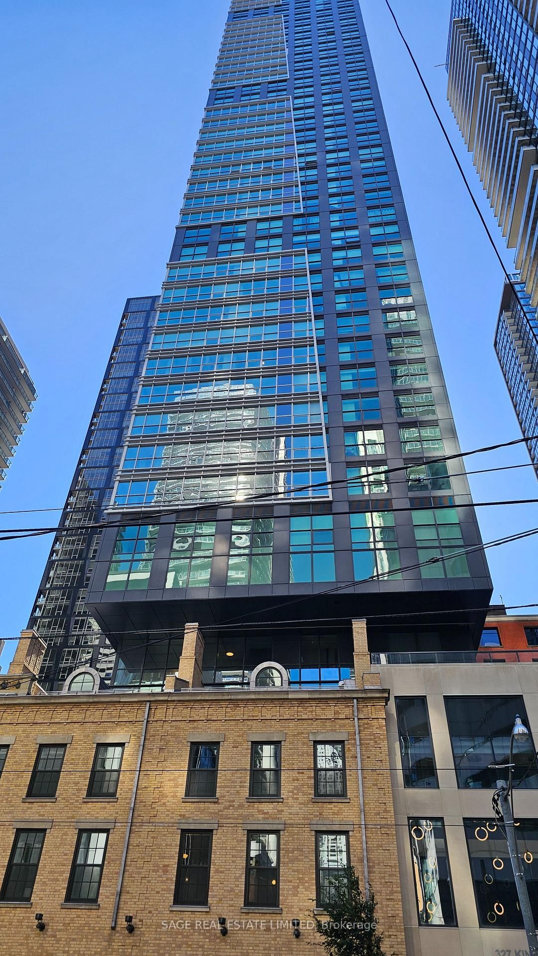 327 King, Toronto, Ontario M5V 0W7