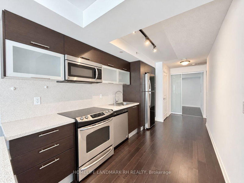 386 Yonge St photo 4