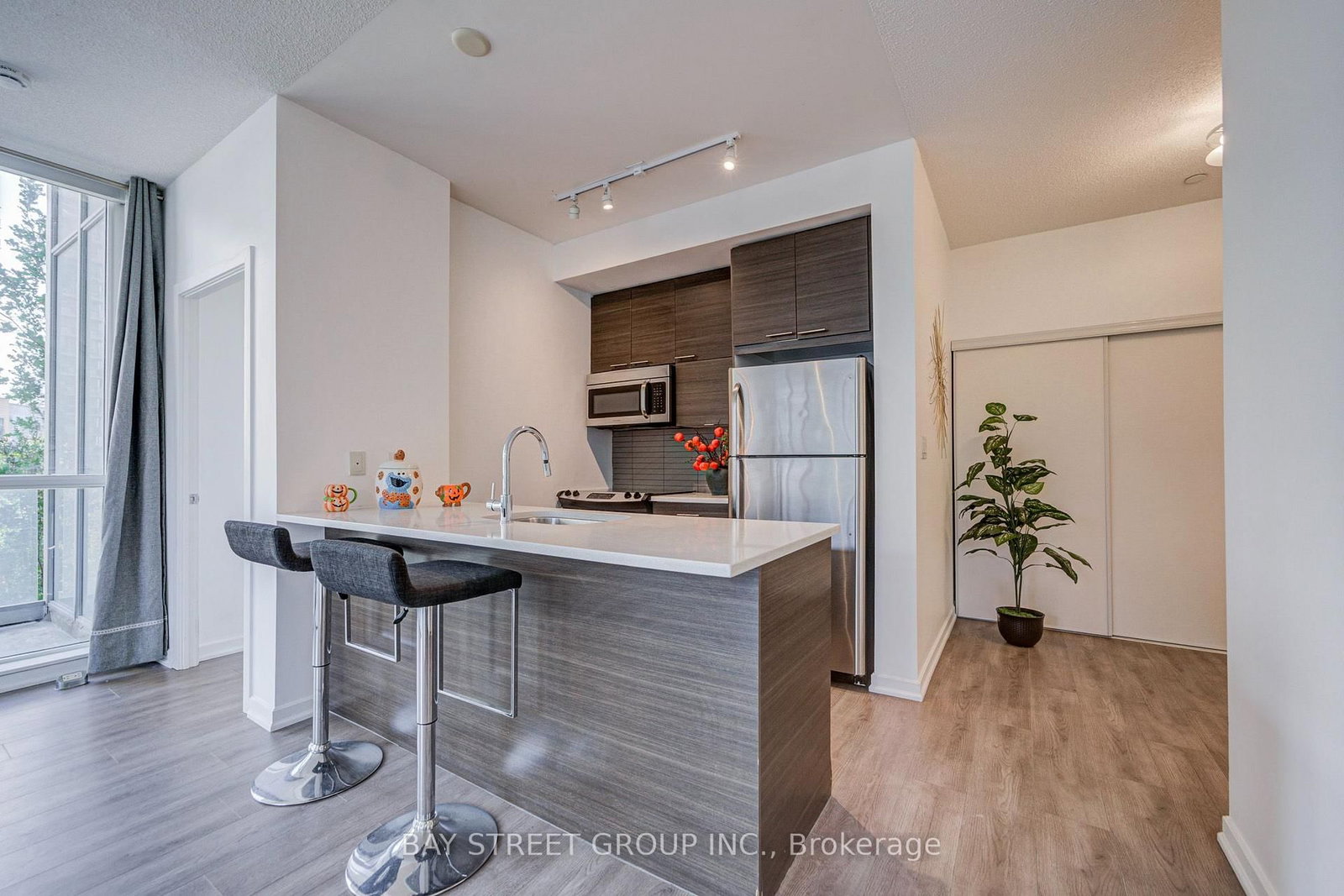212-66 Forest Manor Rd, Toronto, view 9
