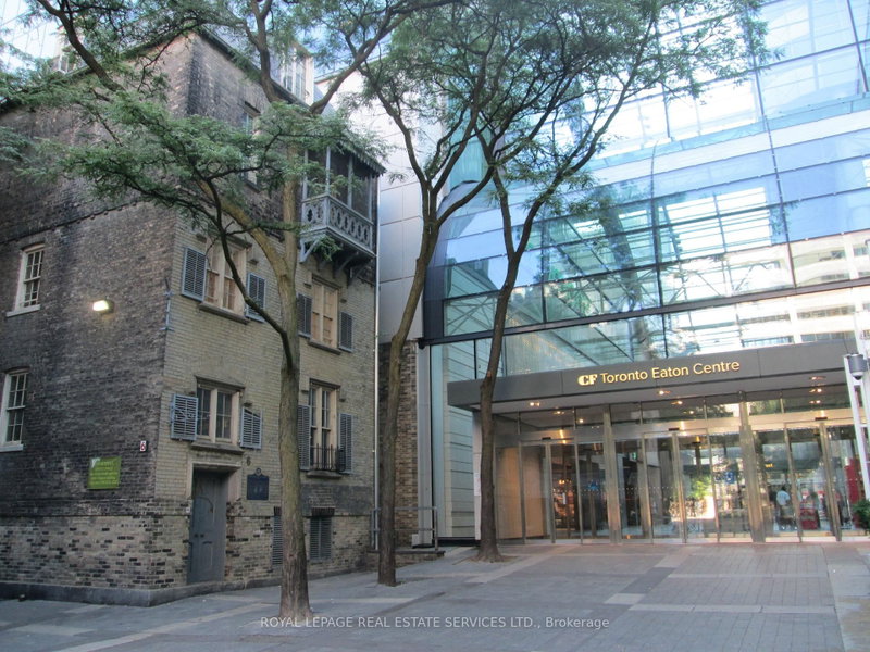 6 Trinity Sq photo 1