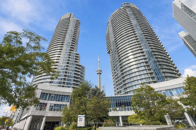 208 Queens Quay W photo 2