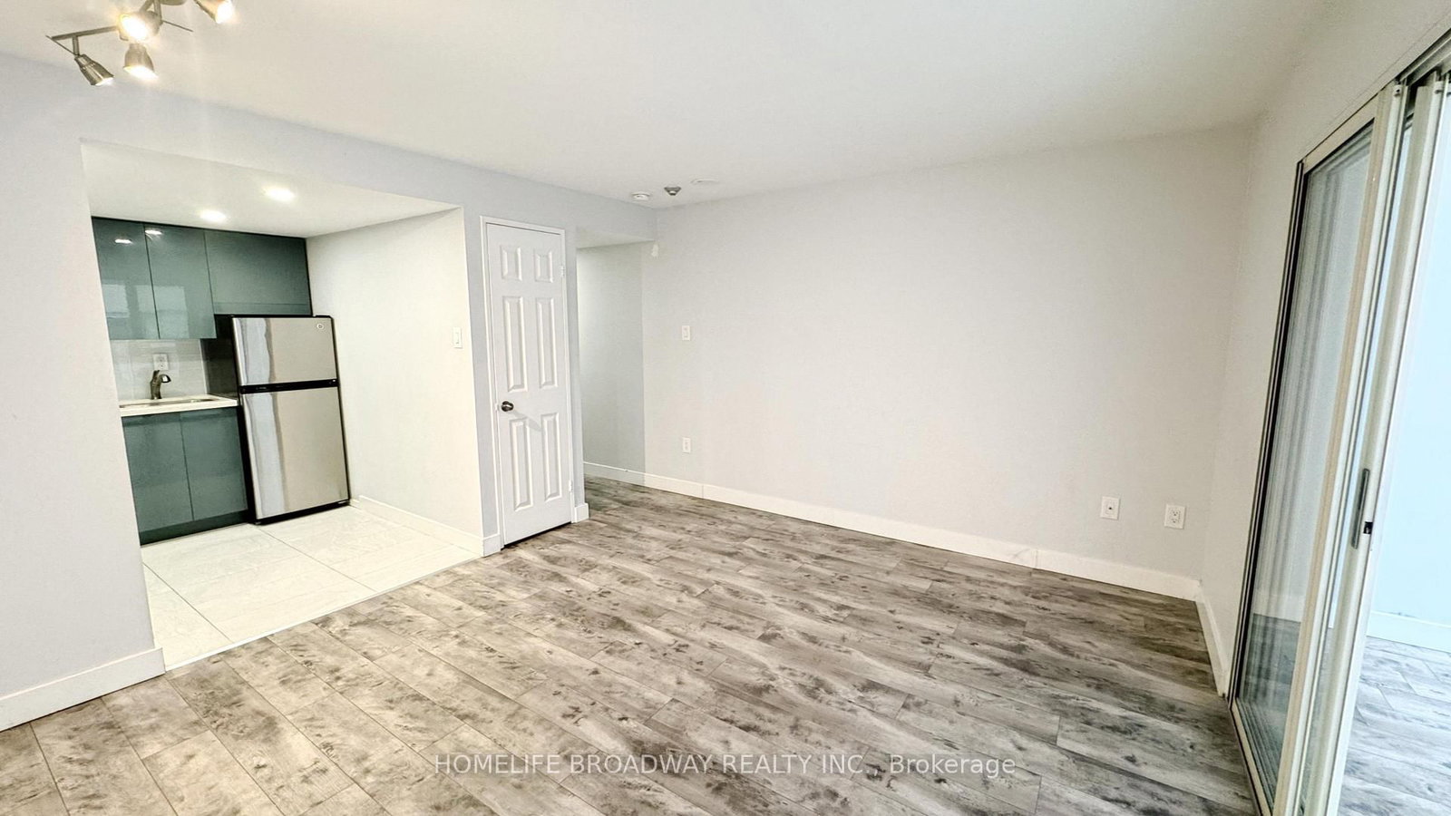 608-705 King St, Toronto, view 3
