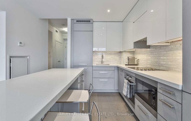 8 The Esplanade Ave photo 5