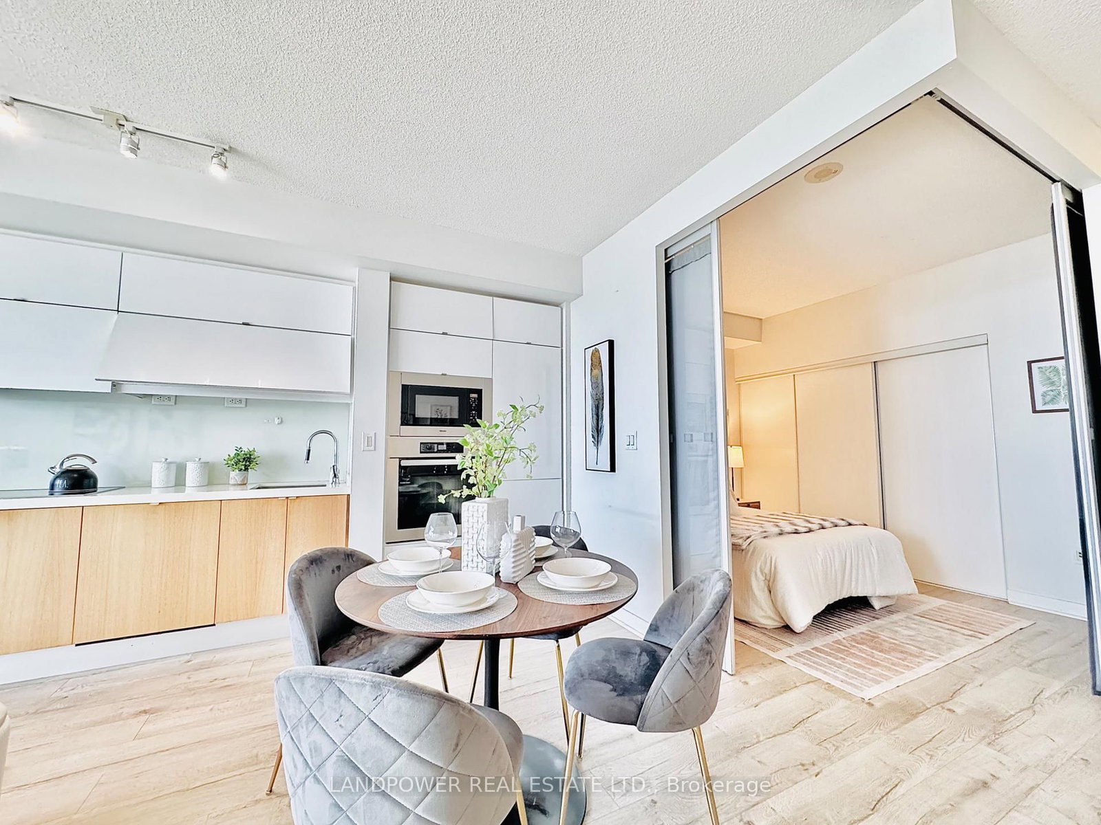 21 Iceboat Terrace • #3807 • Toronto, ON photo 18
