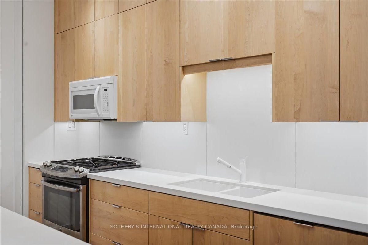 Main Floor-33 Rose Ave, Toronto, view 9