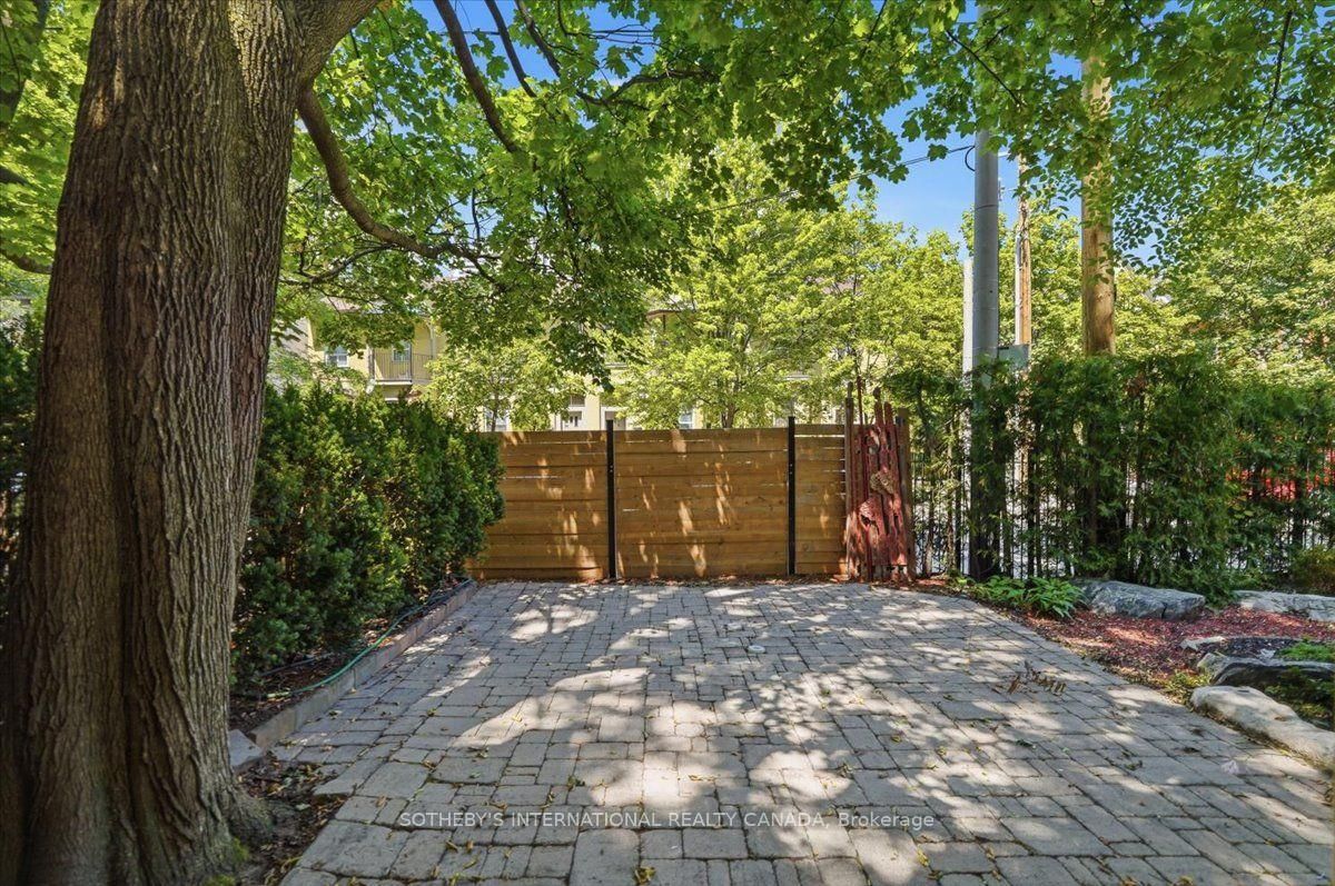 Main Floor-33 Rose Ave, Toronto, view 13