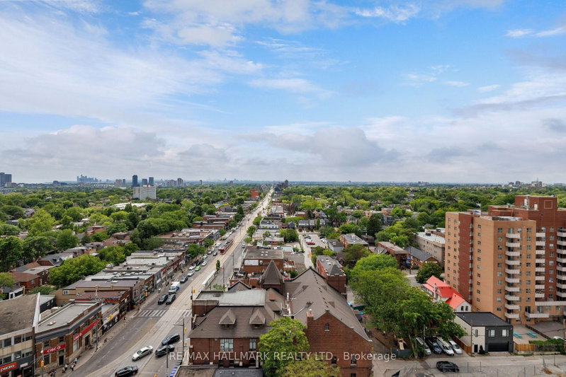 1401 - 530 St Clair Avenue W