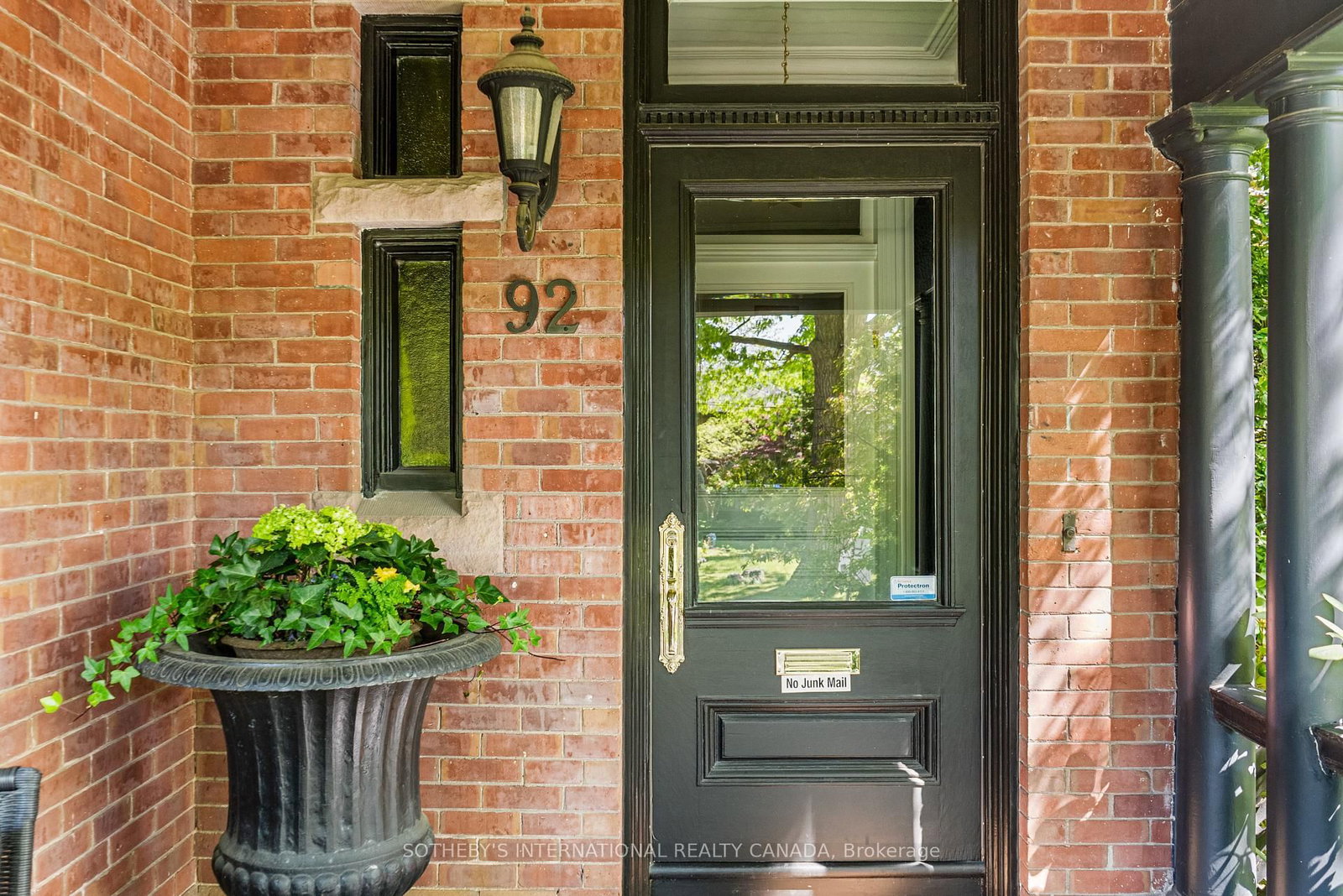 92 Woodlawn Avenue W • Toronto, ON photo 33