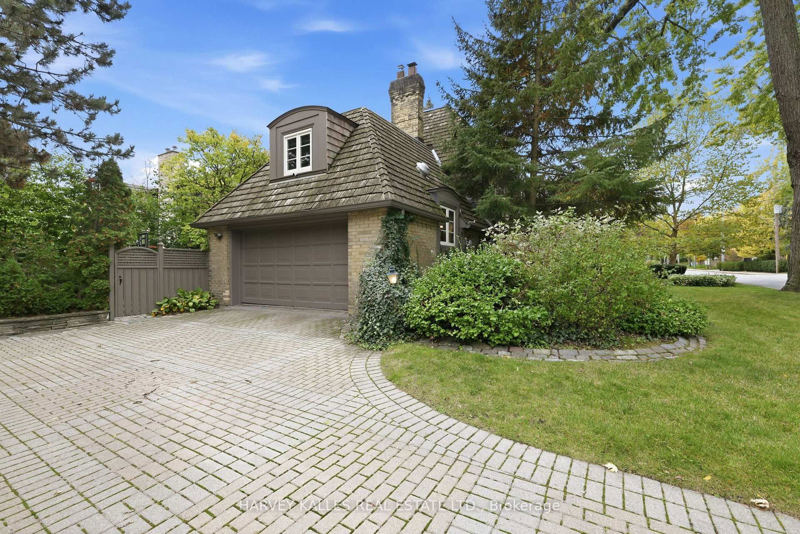 148 Strathallan Boulevard • Toronto, ON photo 5