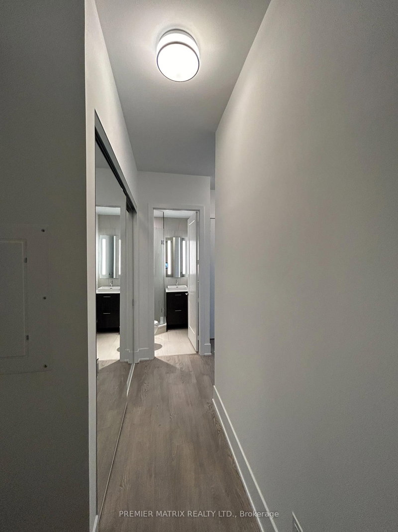 470 Front St W photo 3