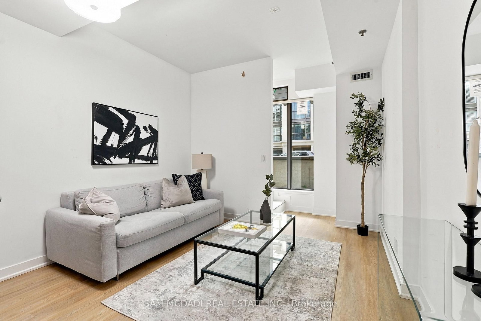 15 Beverley Street • #TH27 • Toronto, ON photo 4