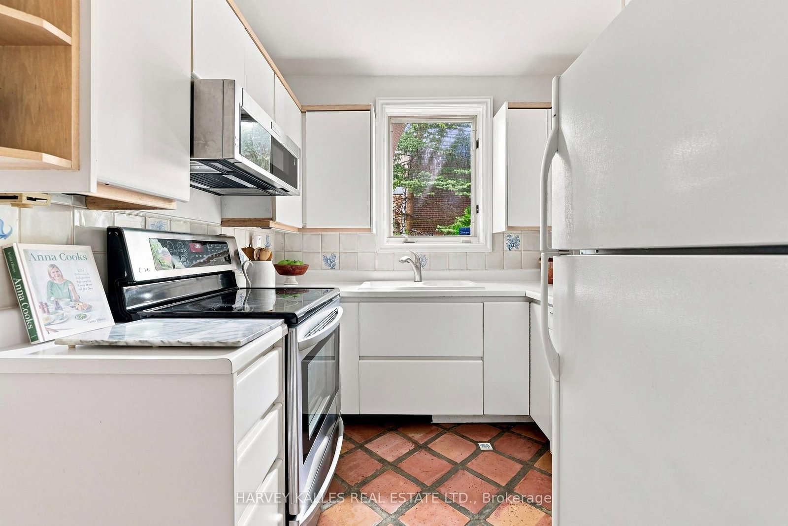231 Glengrove Avenue W • Toronto, ON photo 17