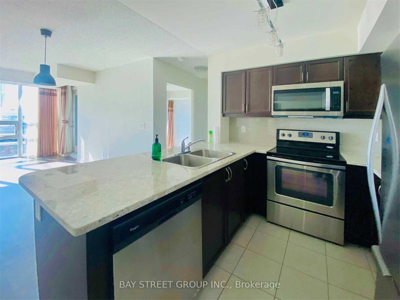 25 Lower Simcoe St photo 5