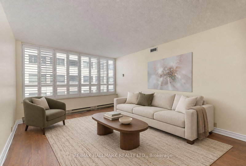 1177 Yonge St photo 4