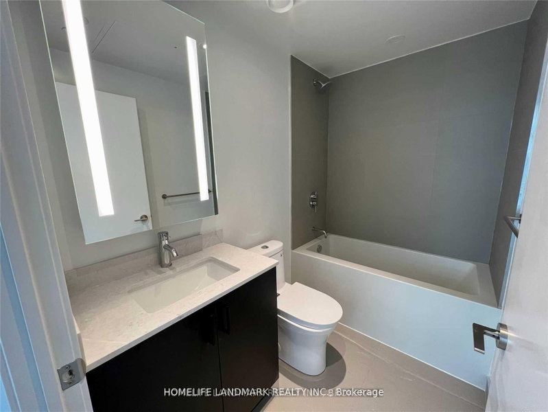 135 East Liberty St photo 5