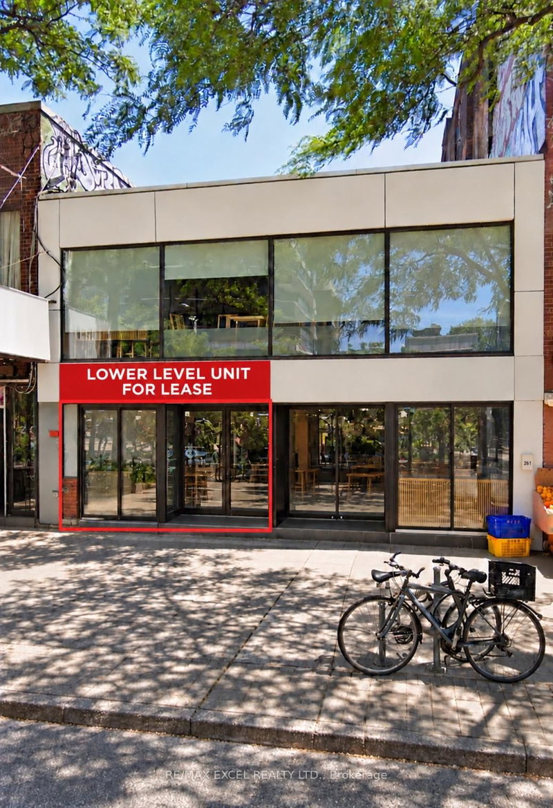 261 Spadina Ave photo 1