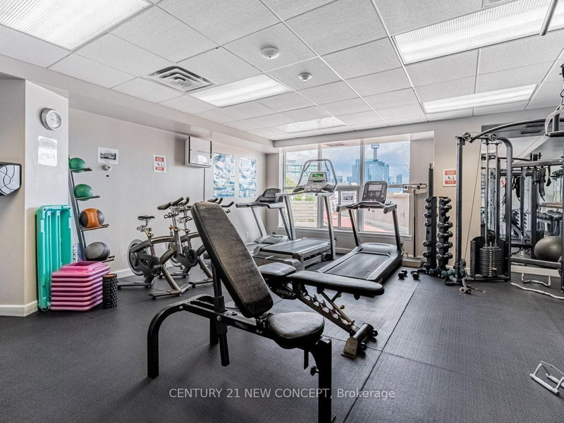 902 - 801 King Street W