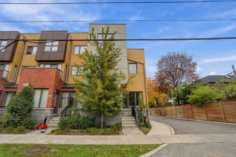 33 - 9 Clintwood Gate