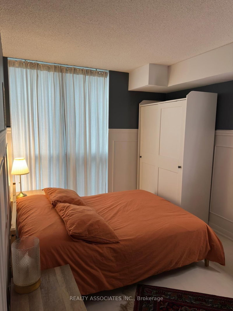 4978 Yonge St photo 3