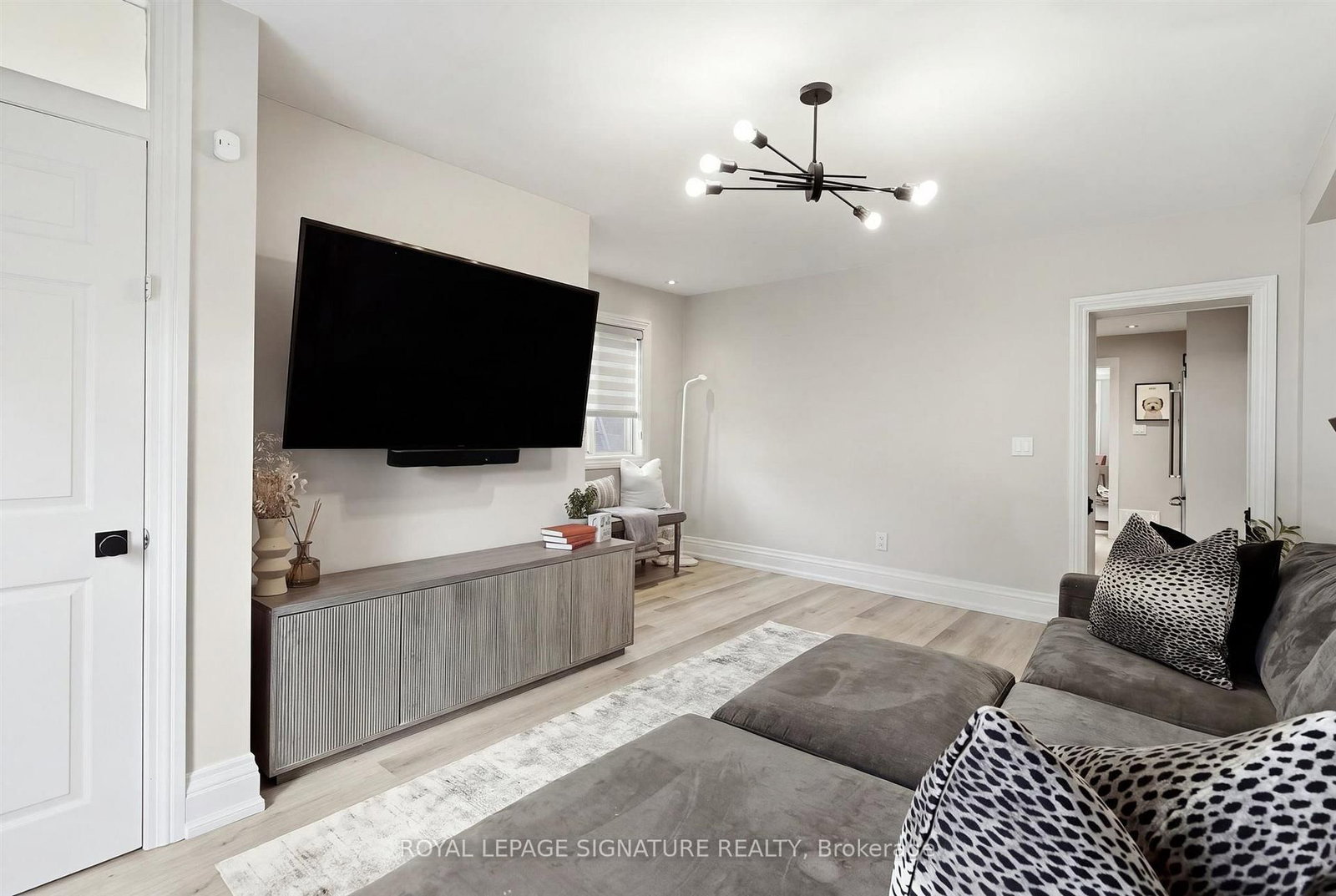 46 Hendrick Avenue • Toronto, ON photo 17