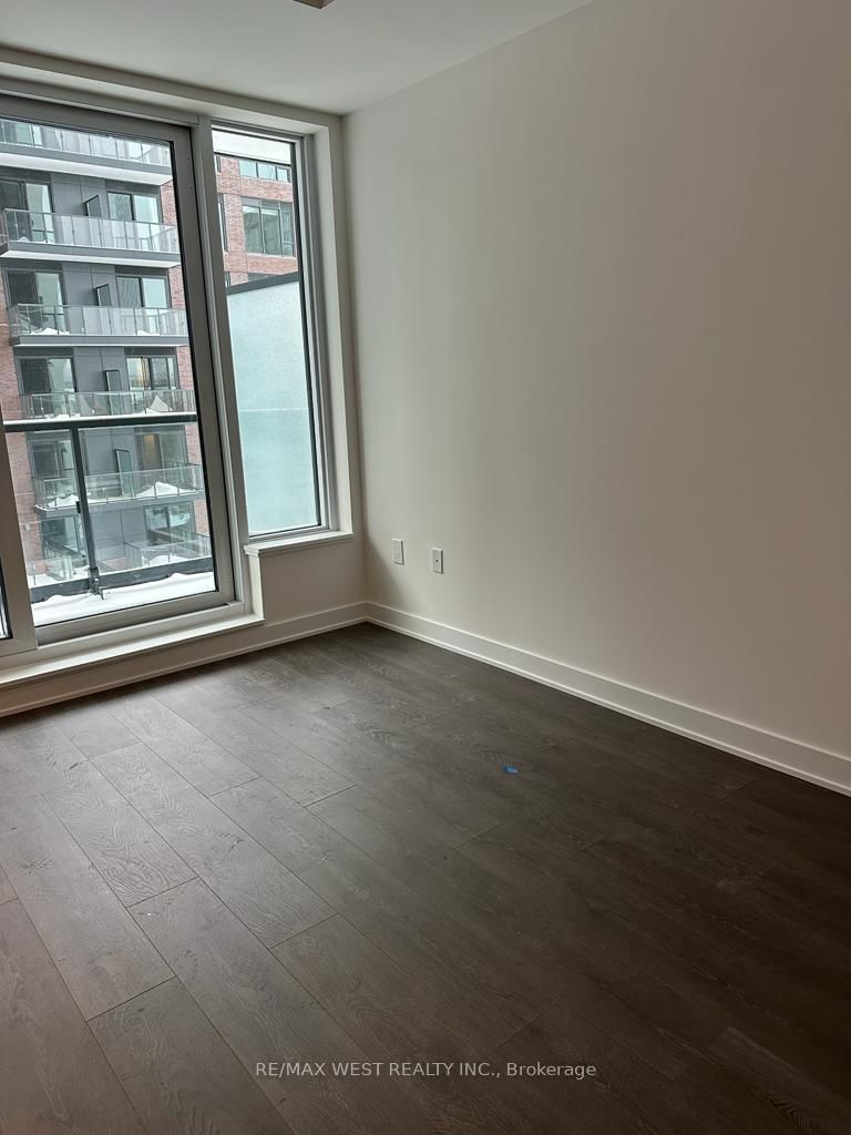 130 River St E photo 3