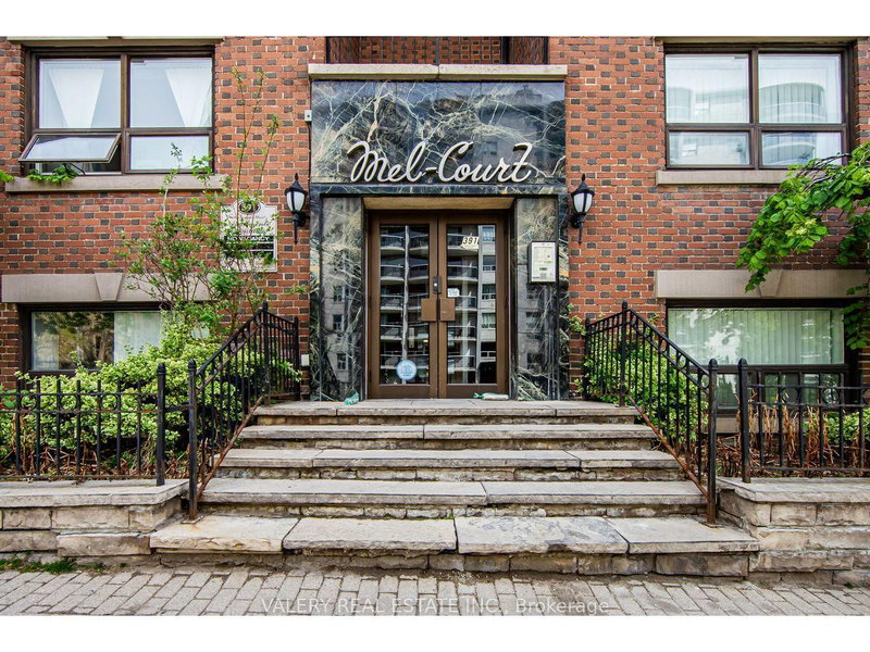 391 Sherbourne St photo 2