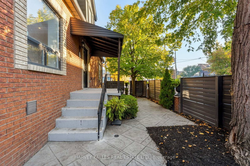 15 Markham St photo 4