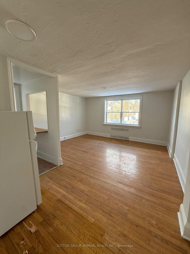 464 Spadina Rd photo 3