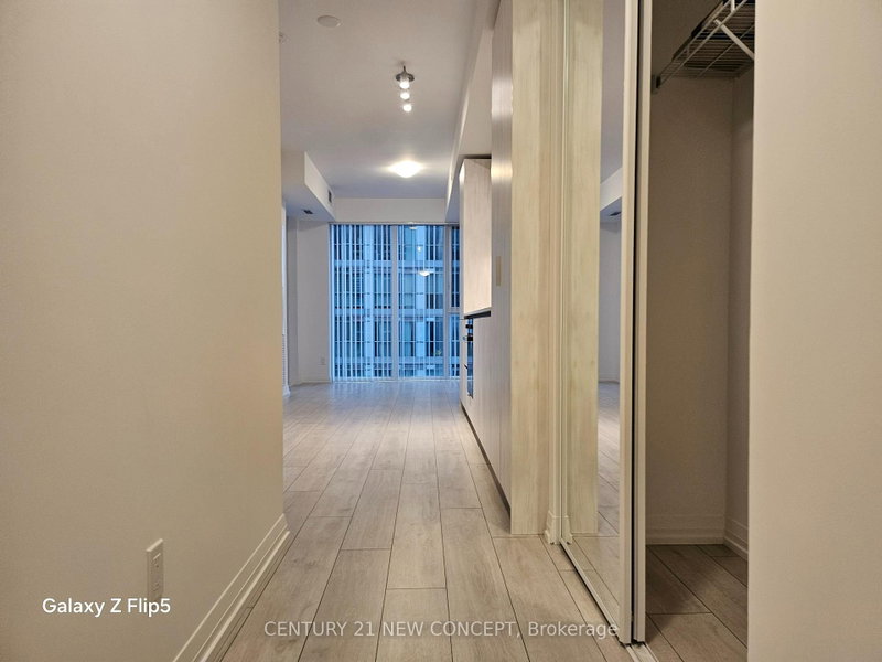 400 King St W photo 4