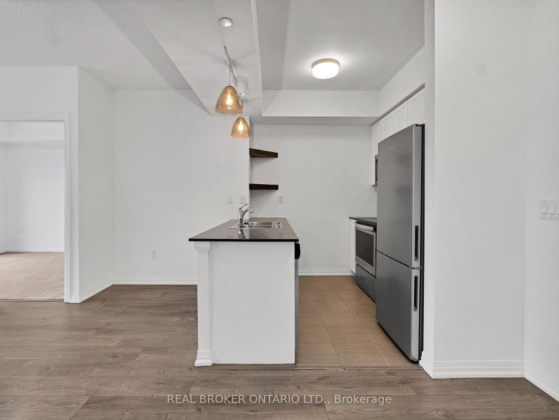 741 Sheppard Ave W photo 5