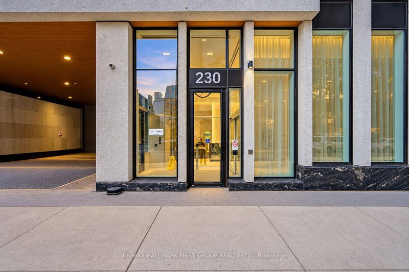 1235 - 230 Simcoe Street