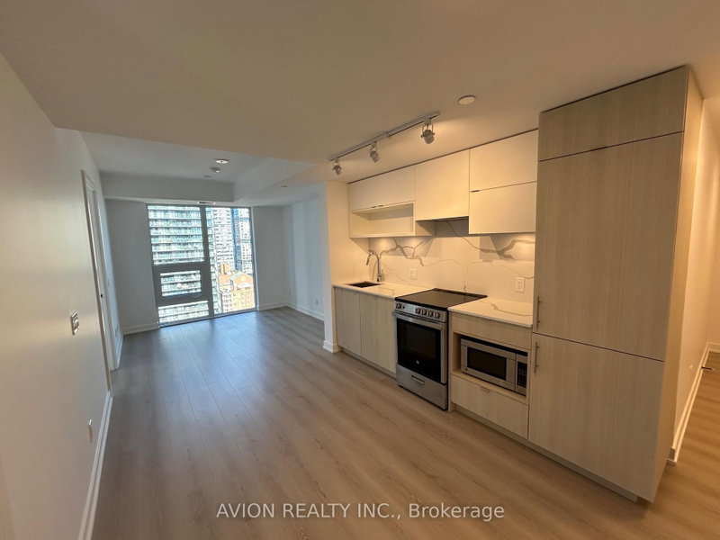 2215 - 100 Queen Street E