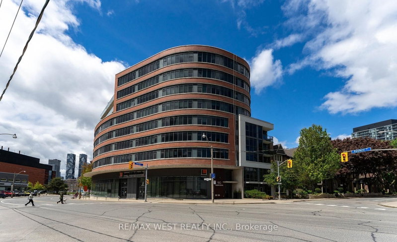 303 - 90 Trinity Street