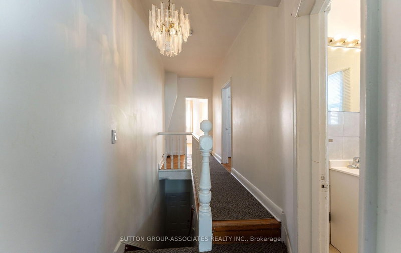 35 Bellwoods Ave photo 4