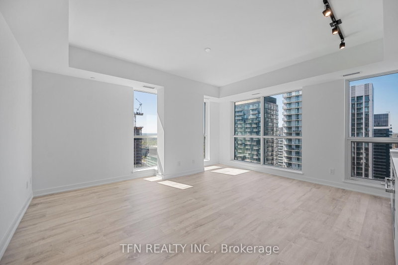 4305 - 327 King Street W