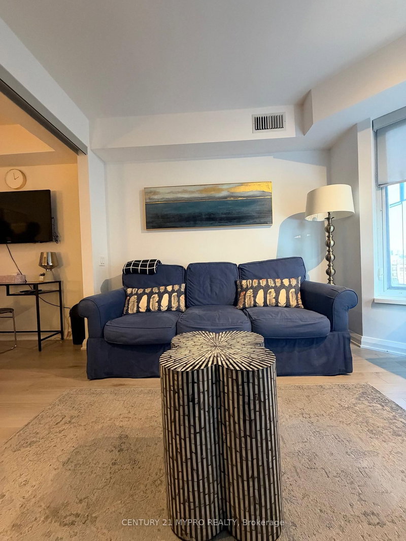 155 Yorkville Ave photo 5